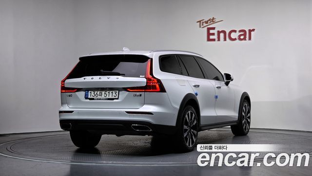 Volvo V60 Cross Country 2-го поколения B5 Pro AWD - фото 1