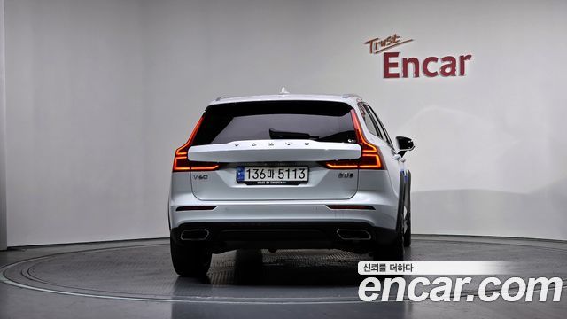 Volvo V60 Cross Country 2-го поколения B5 Pro AWD - фото 3