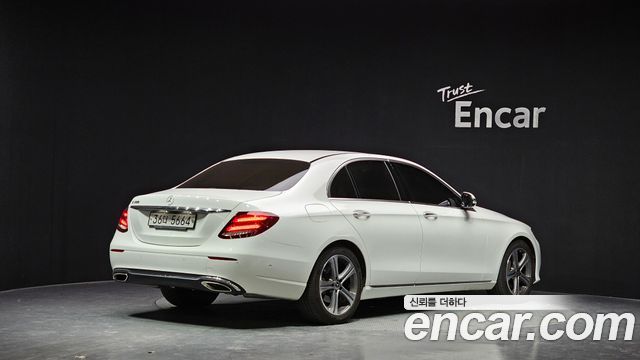 Mercedes-Benz E-Class W213 E300 Avantgarde - фото 1