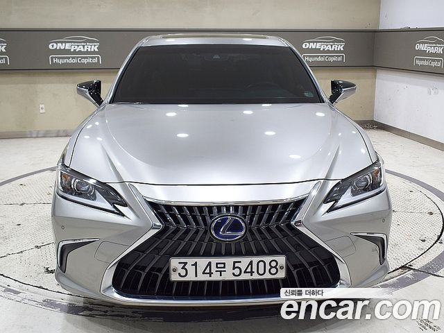 Lexus ES 300h 7-го поколения Luxury - фото 1