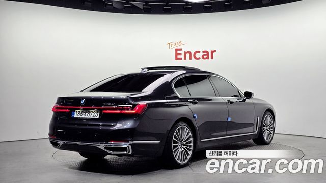 BMW 7 Series G11 740Li xDrive Design Pure Excellence - фото 1