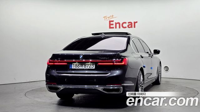 BMW 7 Series G11 740Li xDrive Design Pure Excellence - фото 3