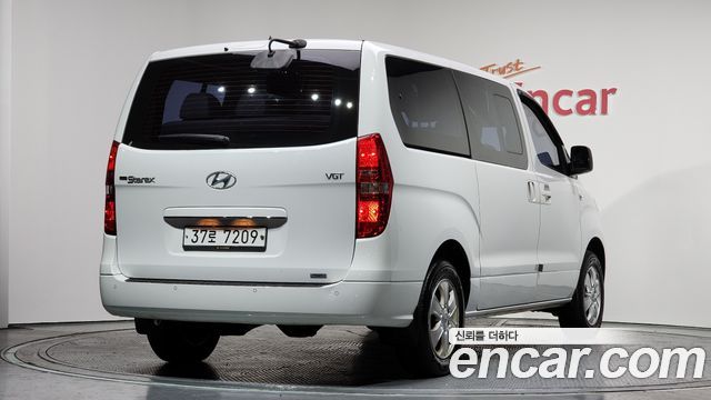 Hyundai Starex New 4WD Urban 9-Seater Premium - фото 1