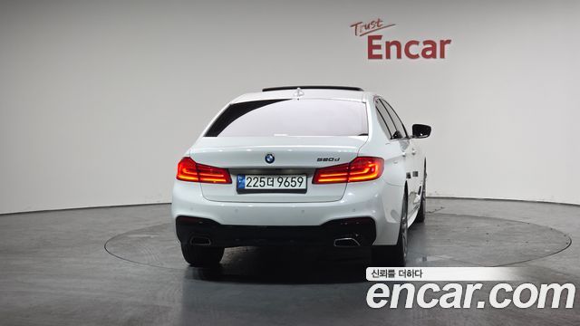 BMW 5 Series G30 520d M Sport package - фото 2