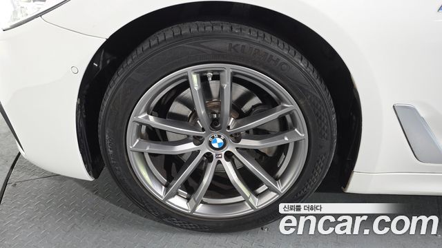 BMW 5 Series G30 520d M Sport package - фото 3