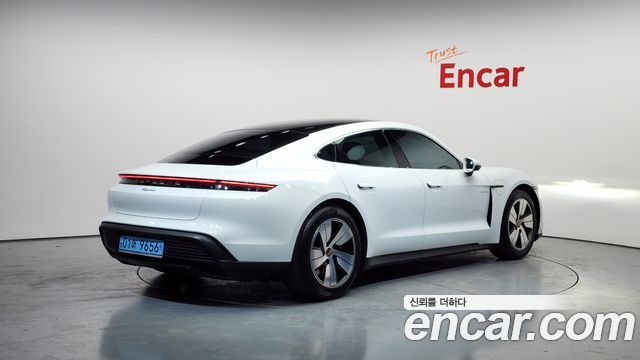 Porsche Taycan Base - фото 1
