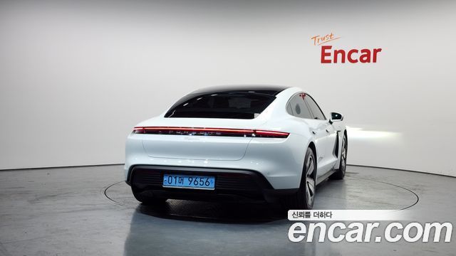 Porsche Taycan Base - фото 3
