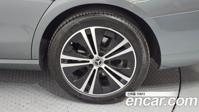 Mercedes-Benz E-Class W213 E250 Avantgarde - фото 4