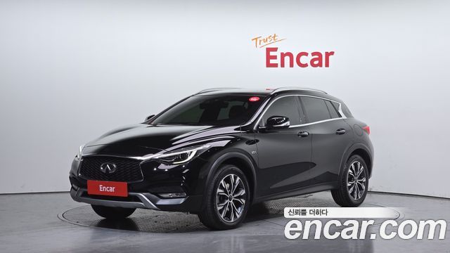 Infiniti QX30 2.0 Essential AWD - фото 0