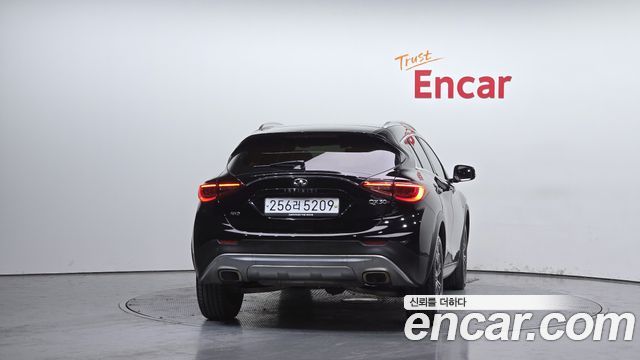 Infiniti QX30 2.0 Essential AWD - фото 3
