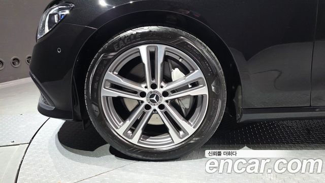 Mercedes-Benz E-Class W213 E350 4MATIC Avantgarde - фото 4