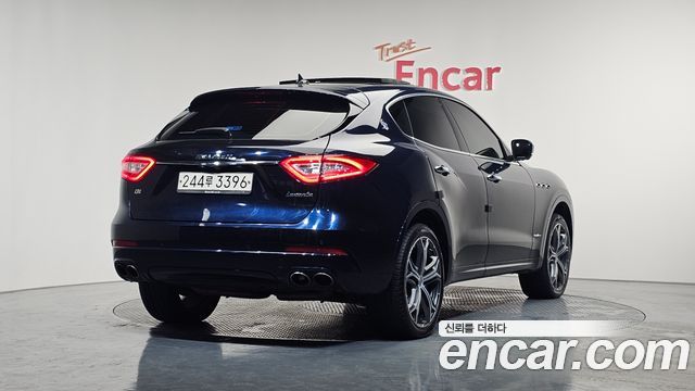 Maserati Levante 3.0 AWD GranLusso - фото 1