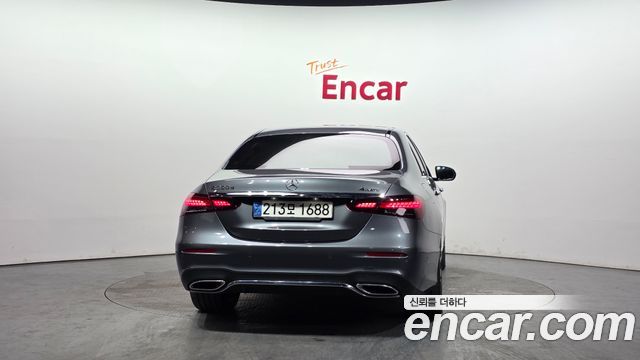 Mercedes-Benz E-Class W213 E220d 4MATIC AMG Line - фото 3