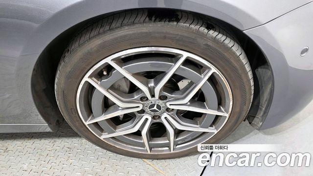 Mercedes-Benz E-Class W213 E220d 4MATIC AMG Line - фото 4