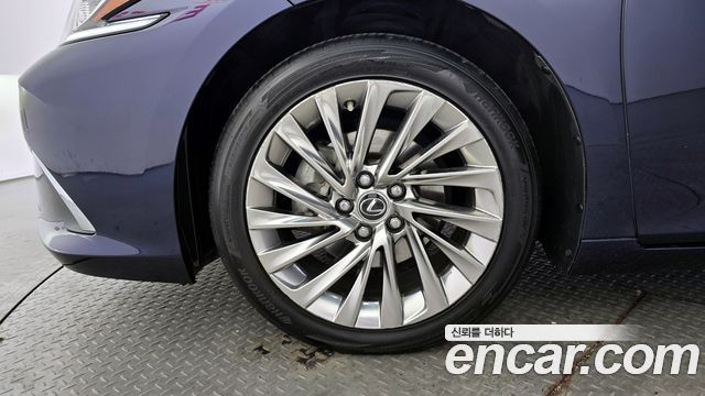 Lexus ES 300h 7-го поколения Luxury Plus - фото 4