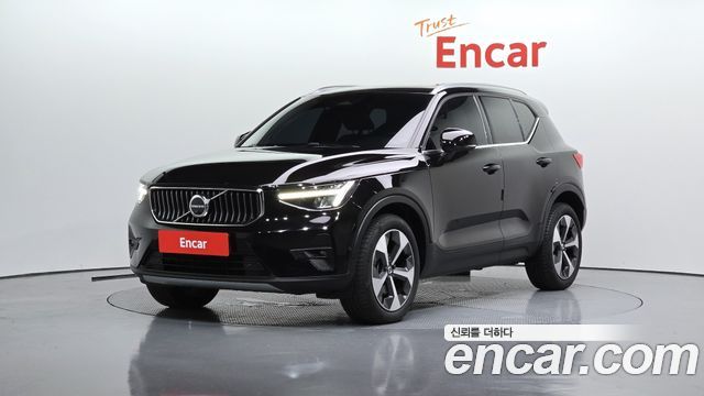 Volvo XC40 B4 Ultimate Bright - фото 0