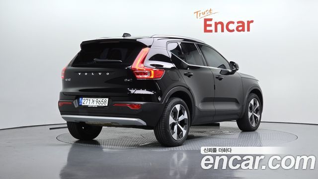 Volvo XC40 B4 Ultimate Bright - фото 1