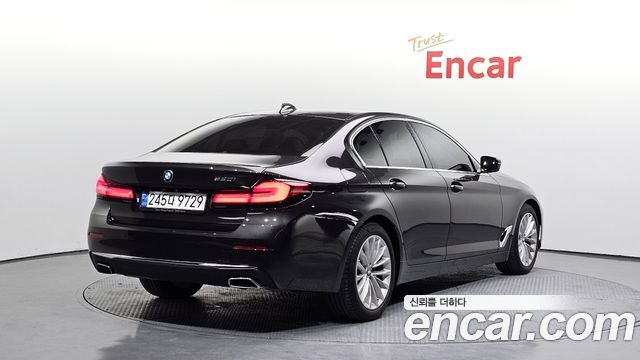 BMW 5 Series G30 520i Luxury - фото 1