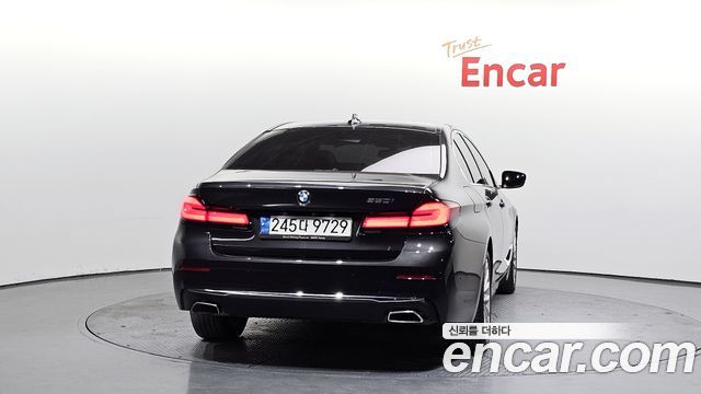 BMW 5 Series G30 520i Luxury - фото 3