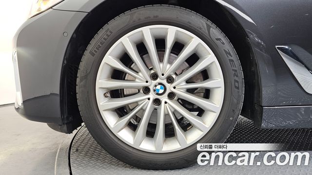 BMW 5 Series G30 520i Luxury - фото 4