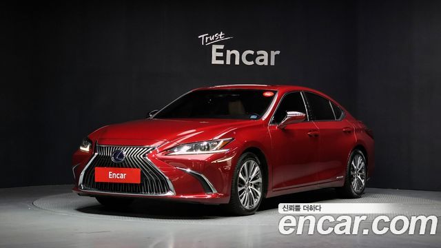 Lexus ES 300h 7-го поколения Luxury - фото 0