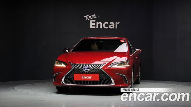 Lexus ES 300h 7-го поколения Luxury - фото 2