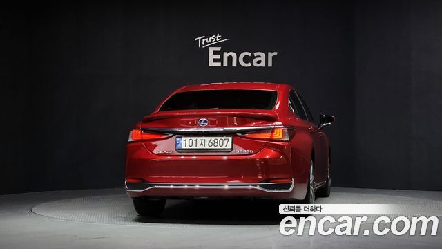 Lexus ES 300h 7-го поколения Luxury - фото 3