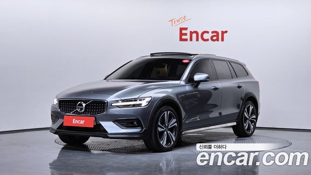 Volvo V60 Cross Country 2-го поколения T5 Pro AWD - фото 0