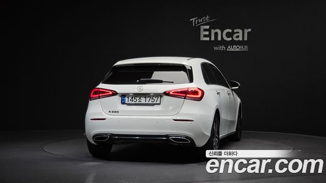 Mercedes-Benz A-Class W177 A220 Hatchback - фото 3