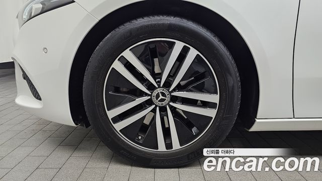 Mercedes-Benz A-Class W177 A220 Hatchback - фото 4