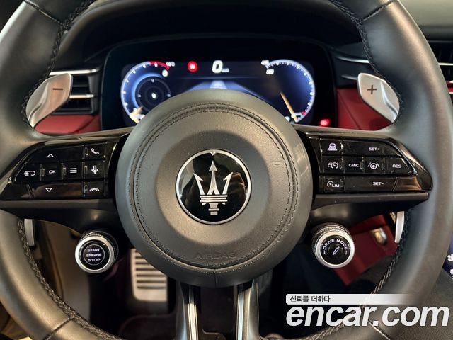Maserati Grecale 3.0 AWD Trofeo - фото 4