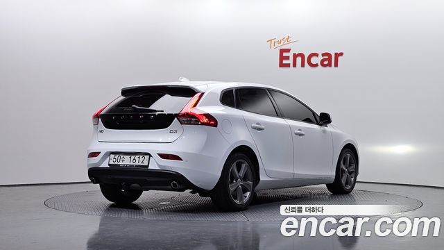 Volvo V40 D3 2nd - фото 1