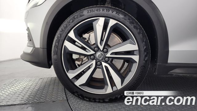 Volvo V60 Cross Country 2-го поколения B5 Pro AWD - фото 4