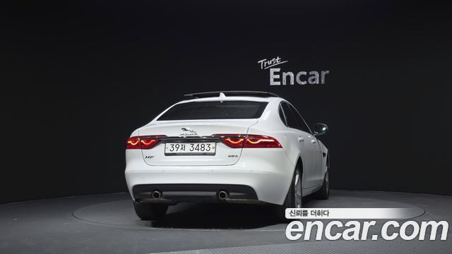Jaguar XF X260 25t Prestige - фото 3