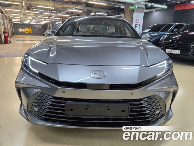 Toyota Camry XV80 2.5 XLE Premium Hybrid - фото 1