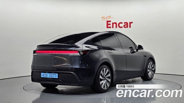 Tesla Model Y Long Range AWD - фото 1