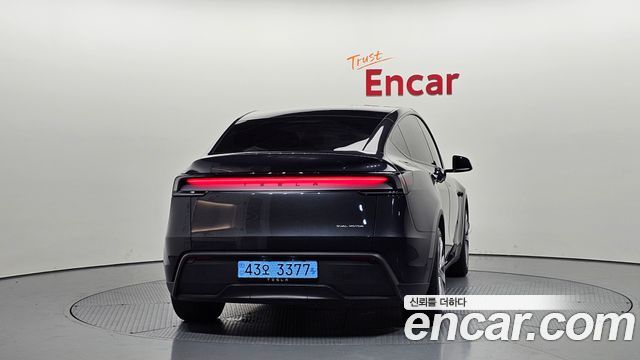 Tesla Model Y Long Range AWD - фото 3