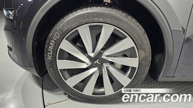 Tesla Model Y Long Range AWD - фото 4