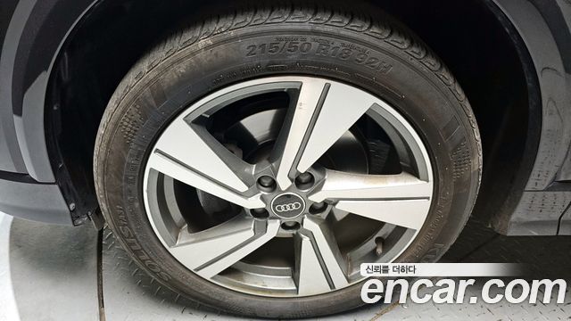 Audi Q2 35 TDI Premium - фото 4