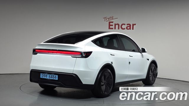 Tesla Model Y RWD - фото 0