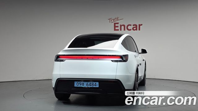 Tesla Model Y RWD - фото 2