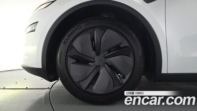 Tesla Model Y RWD - фото 3
