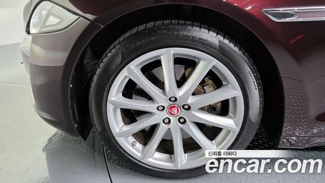 Jaguar XJ 3.0D Premium Luxury SWB X351 - фото 4