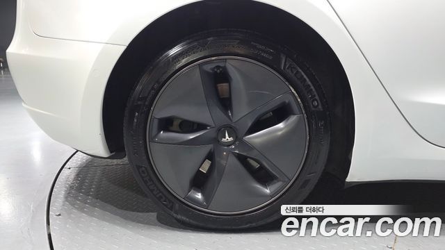 Tesla Model 3 Standard Range Plue RWD - фото 4