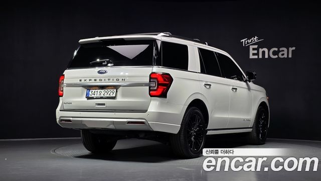 Ford Expedition Platinum 4WD 7Seater - фото 1