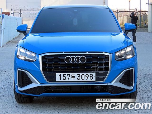 Audi Q2 35 TDI Premium - фото 0