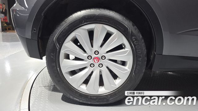 Jaguar E-PACE D180 SE - фото 4
