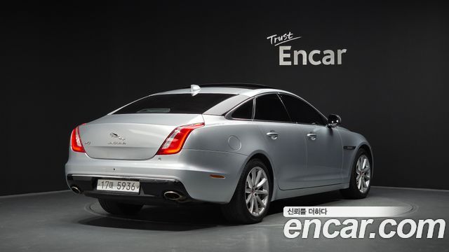 Jaguar XJ 3.0D Premium Luxury SWB X351 - фото 1