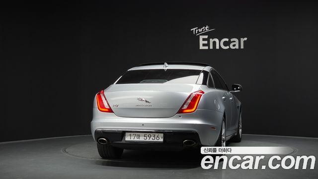 Jaguar XJ 3.0D Premium Luxury SWB X351 - фото 3