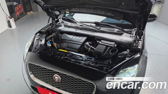Jaguar E-PACE P250 S - фото 4